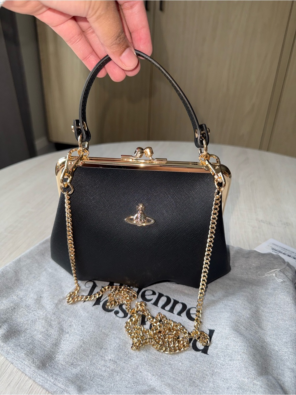 VIVIENNE WESTWOOD
Black Granny Frame Bag